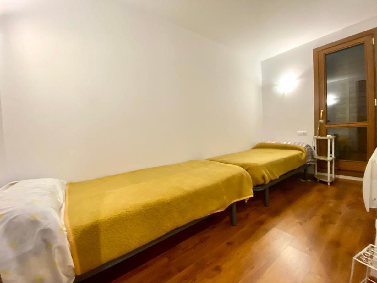 Els Esquiadors Llorts Apartment Ngoại thất bức ảnh