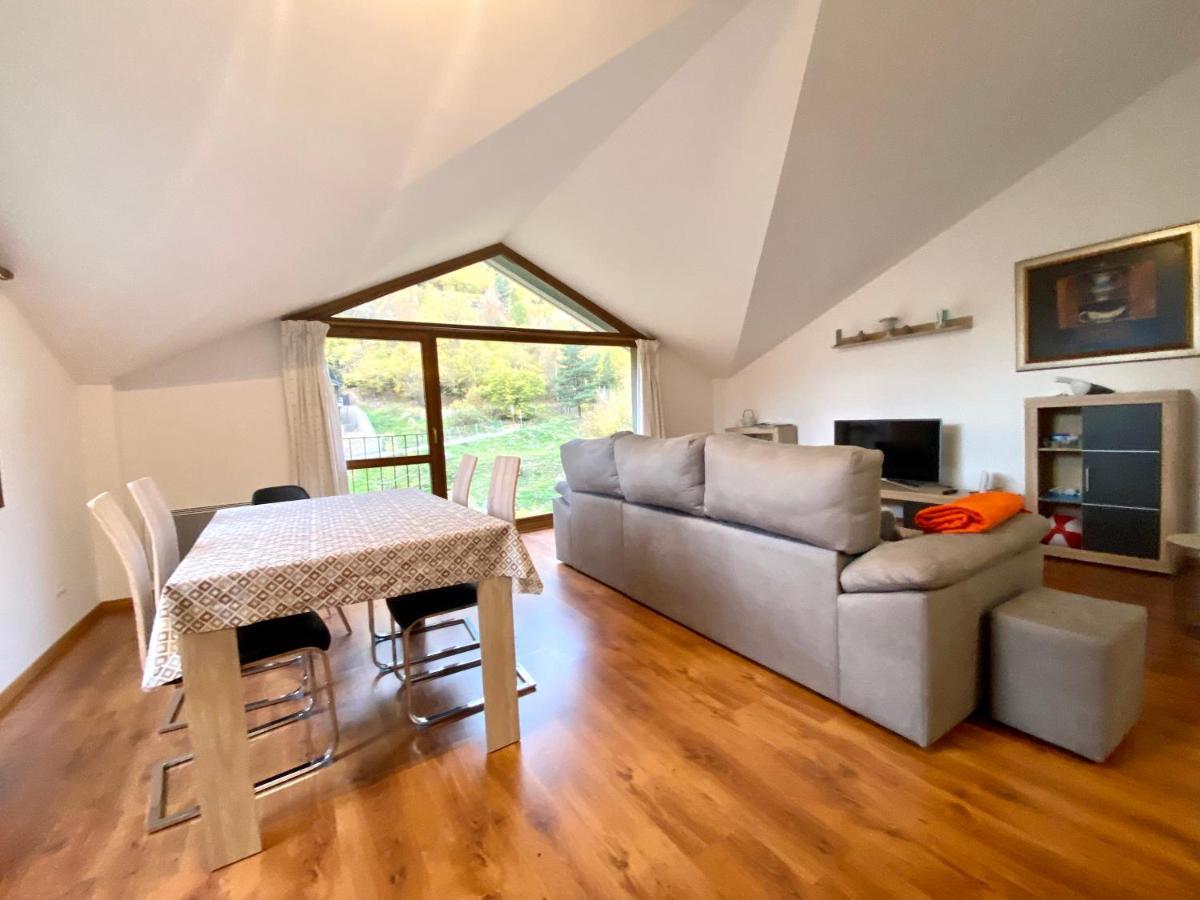 Els Esquiadors Llorts Apartment Ngoại thất bức ảnh
