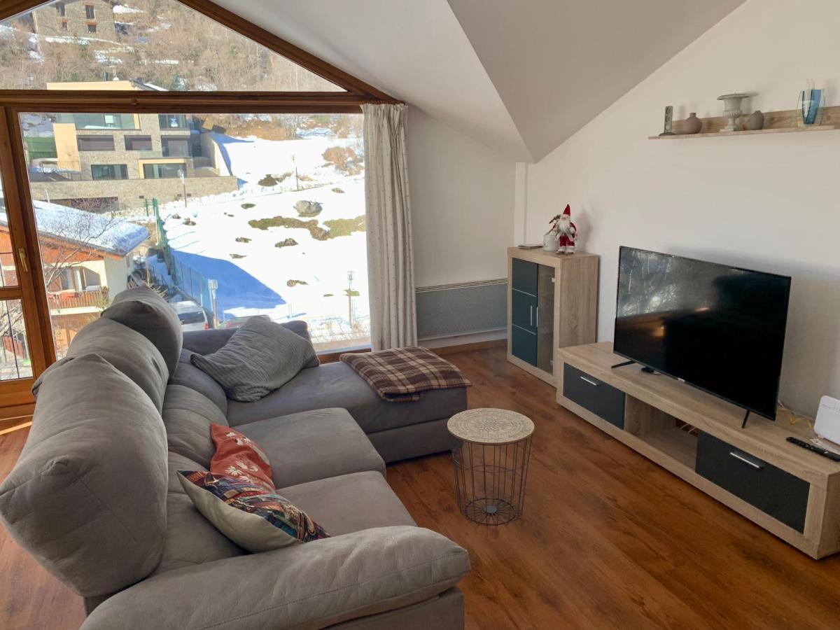 Els Esquiadors Llorts Apartment Ngoại thất bức ảnh
